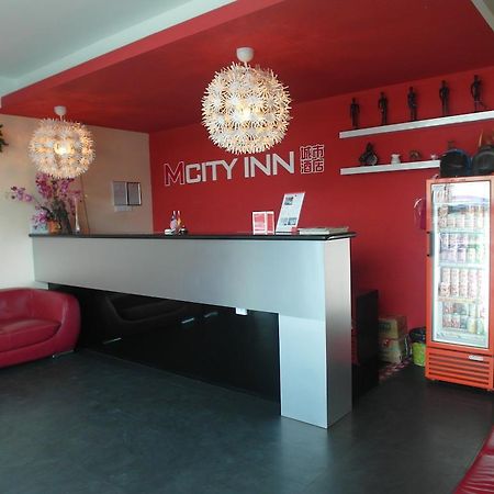 Mcity Inn Miri Bagian luar foto