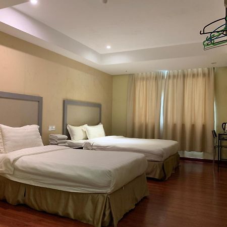 Mcity Inn Miri Bagian luar foto