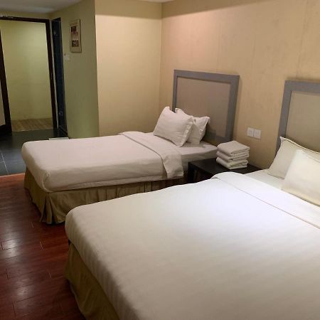 Mcity Inn Miri Bagian luar foto