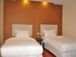 Mcity Inn Miri Bagian luar foto