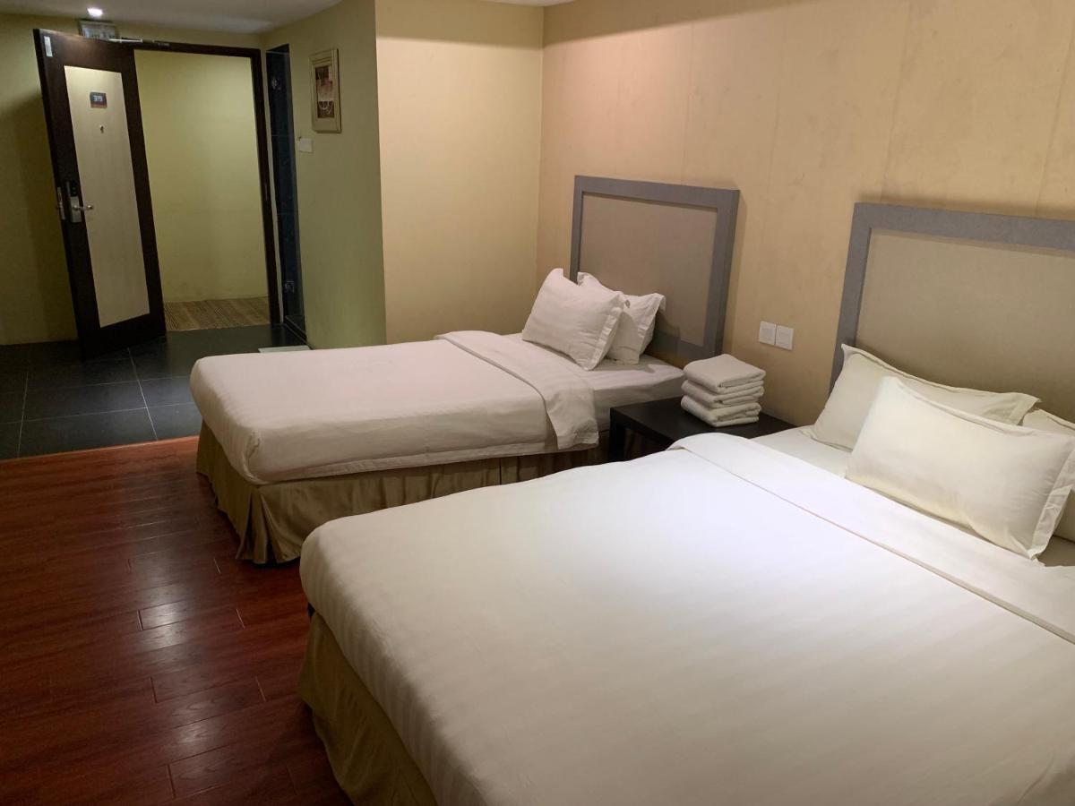 Mcity Inn Miri Bagian luar foto