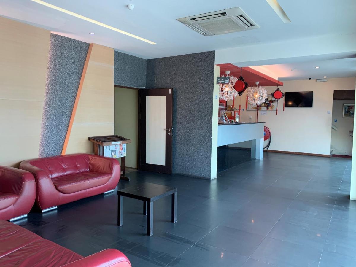 Mcity Inn Miri Bagian luar foto
